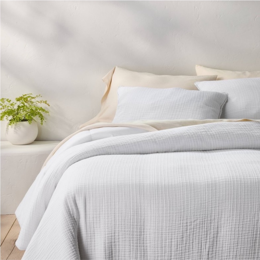 CASALUNA NEW Textured Chambray Comforter
& Sham Set -White -full/queen